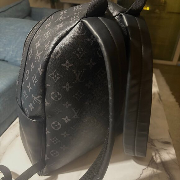 Louis Vuitton Discovery Backpack MM - Picture 2 of 8
